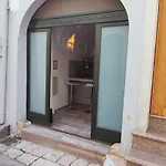 White Stone Flats & أوستوني