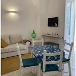 بيت للعطل White Stone Flats & أوستوني