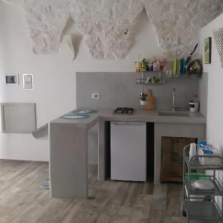 White Stone Flats & * Ostuni