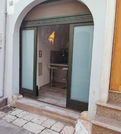 White Stone Flats & Ostuni