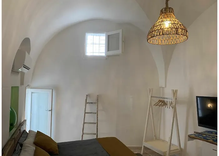 White Stone Flats & * Ostuni