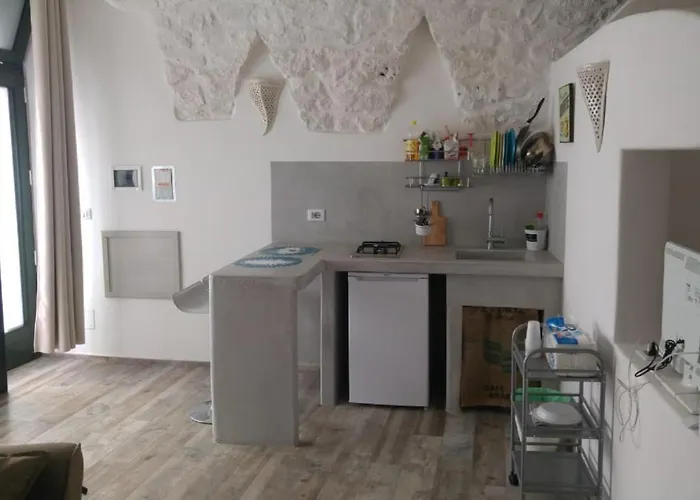 White Stone Flats & * Ostuni